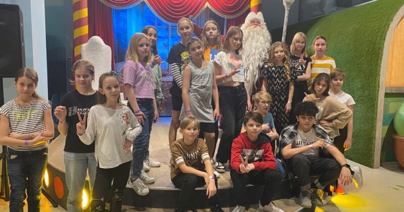 ученики 5 «А» класса приняли участие в съемках новогоднего клипа на Новогодней елке в парке «Волшебная миля»