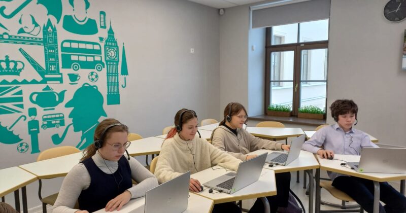 Лингафонное оборудование на уроке английского языка